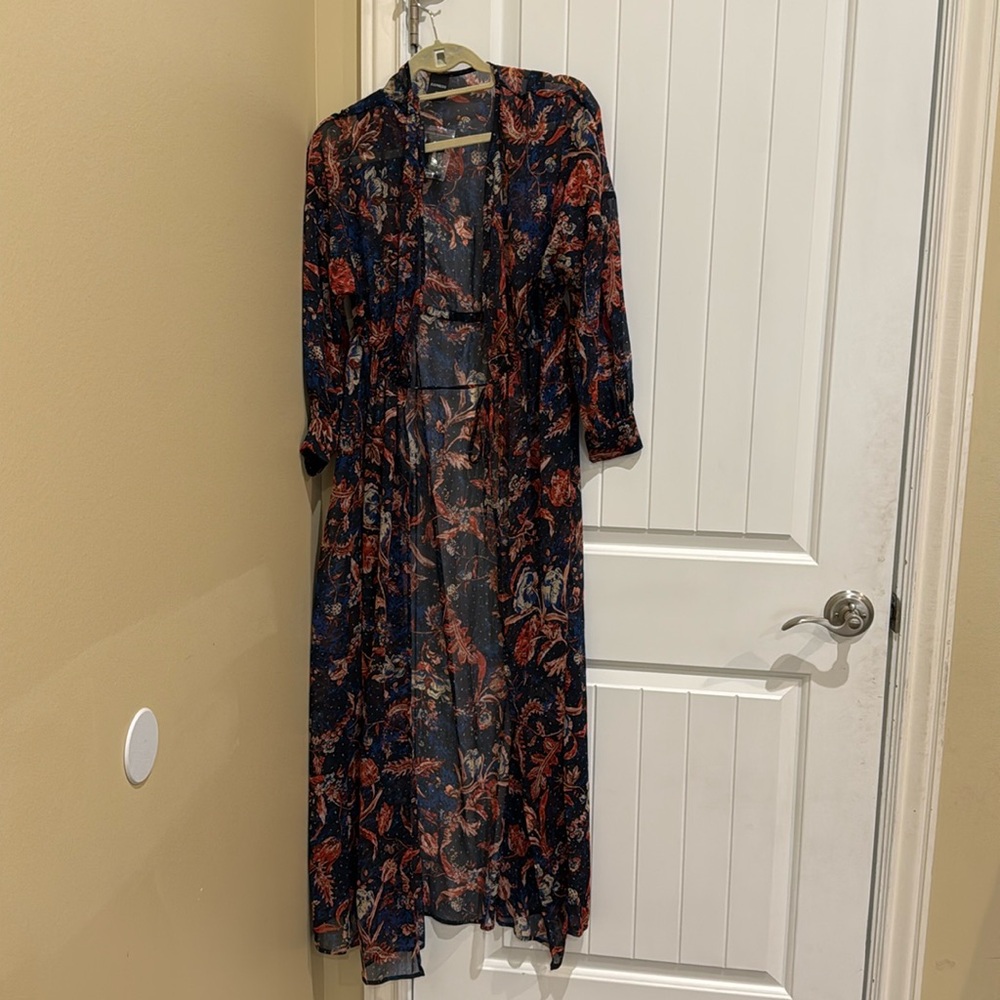 Express woman’s duster
